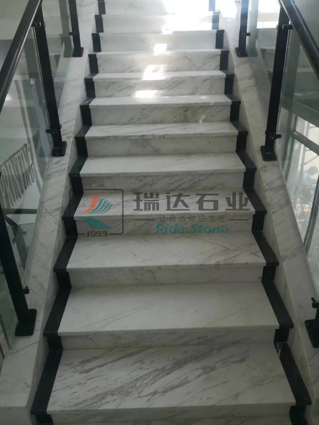 天津白色天然大理石楼梯踏步怎样选择从石材毛板到落地 - 知乎